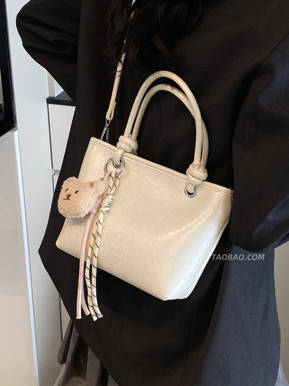 春夏季流行爆款小包包女2025新款时尚百搭斜挎包高级感手提水桶包