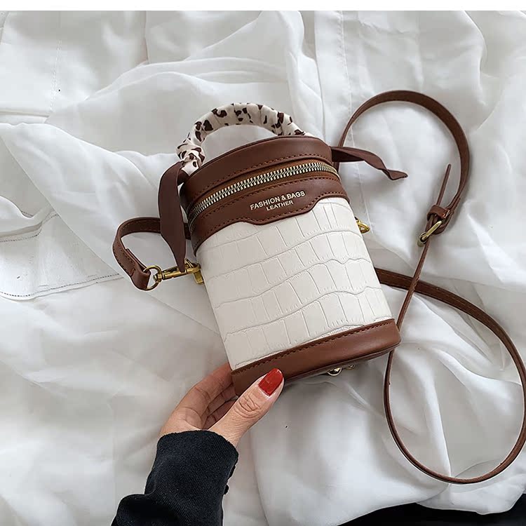 Autumn And Winter New Trendy Stone Pattern Portable Shoulder Texture Fashion Diagonal Bucket Bag display picture 2