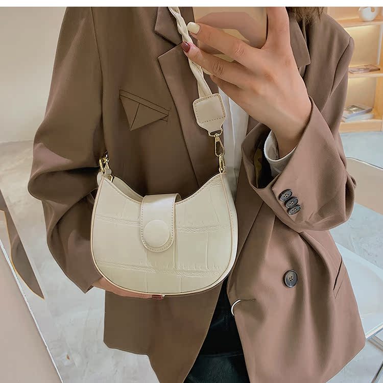 Popular Bags 2021 New Bags Messenger Bag Texture Retro Single Shoulder Saddle Bag display picture 5