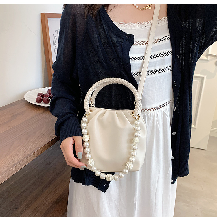 Nihaojewelry Wholesale Fashion Beads Handle Solid Color Messenger Bucket Bag display picture 12