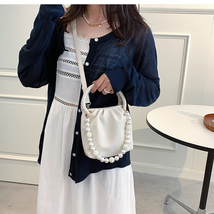 Nihaojewelry Wholesale Fashion Beads Handle Solid Color Messenger Bucket Bag display picture 7