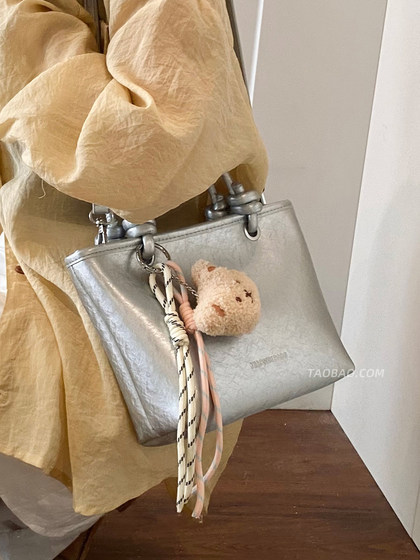 春夏季流行爆款小包包女2025新款时尚百搭斜挎包高级感手提水桶包