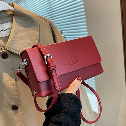 Красная демисезонная сумка, изысканный стиль