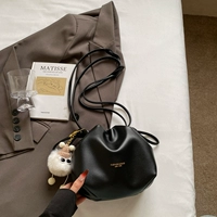 Черная подвеска