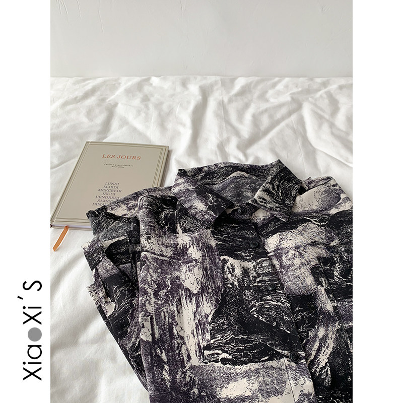 Xiaojia 2023 new girl of the new girl of the Retro Harbor Design Sense of the small tops and printed shirts