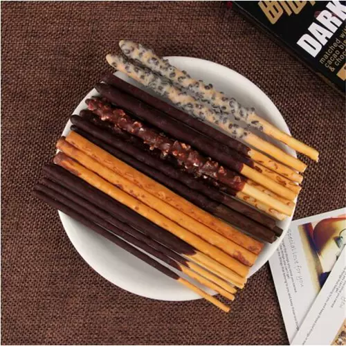 Newjeans рекламирует батончик Lotte Pepero pepero с шоколадной глазурью, импортированный из Южной Кореи