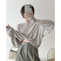 ICTS goes without saying without period and with greyish tone numb and breathable dry sunscreen with a large hooded sweatshirt