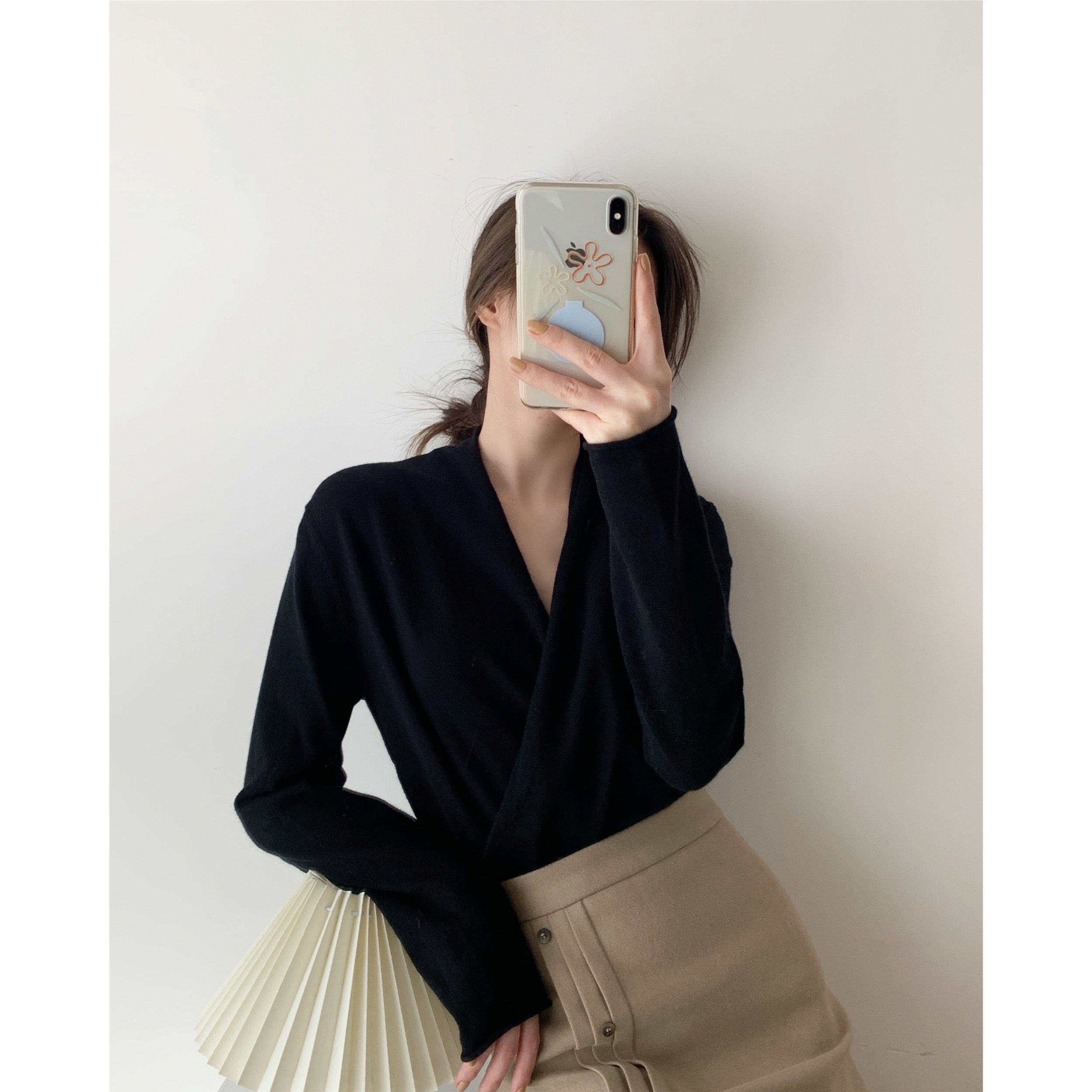 ICTS A Thousand Words Skip black base shirt Women's stacked sweater V-neck top Women's V-neck cross sweater