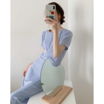 The blue elegant waist frill design dress with clear ink as the original purple tone.