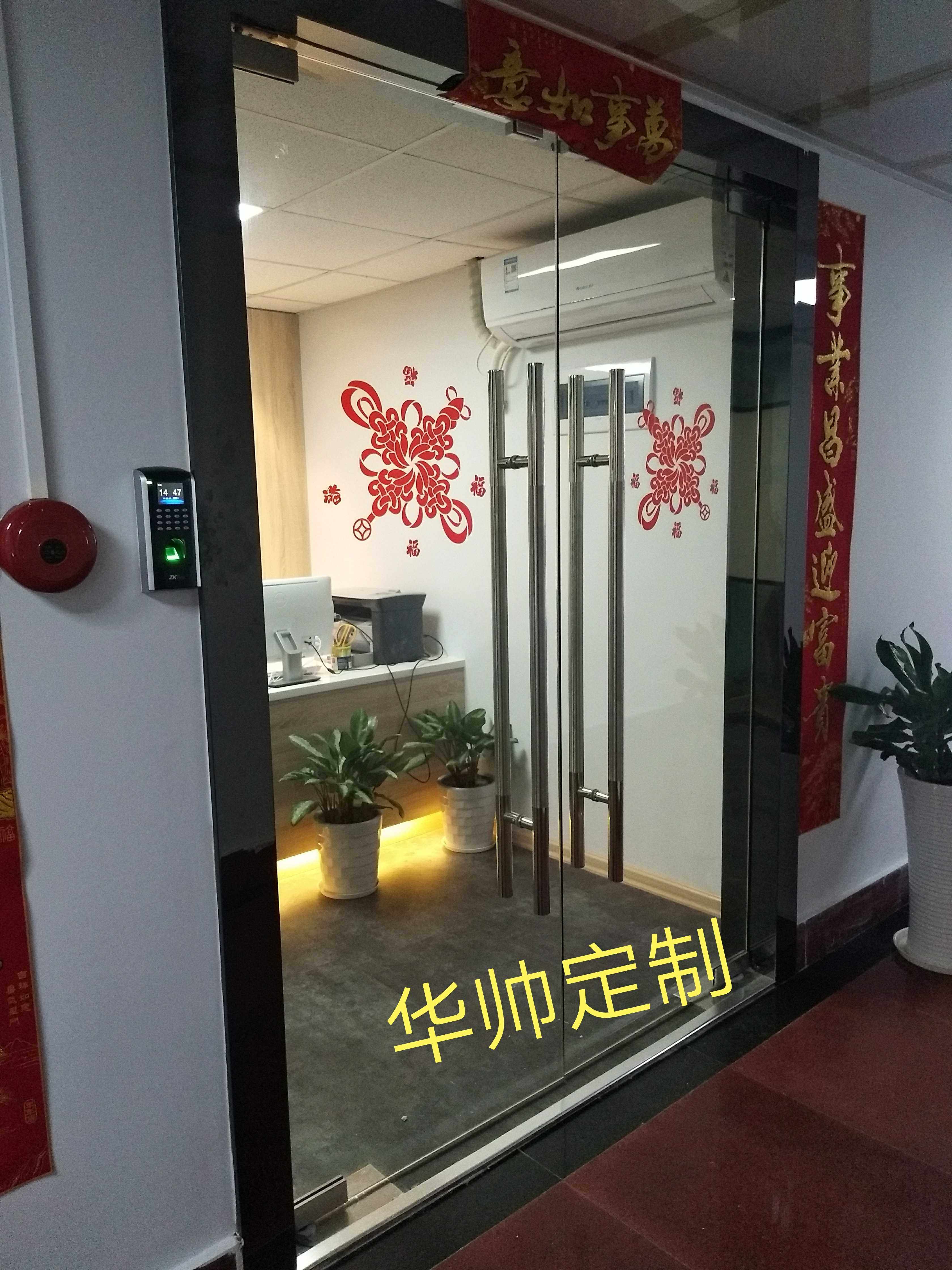 Shenzhen Futian Meilin glass door office store office floor spring glass door glass partition installation