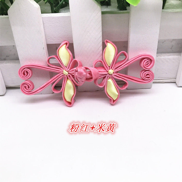 古风旗袍上的莲蓬纽扣是怎样的？2026潮流必备复古配件解析