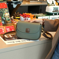 Миндальная длина зеленого 21 высота 14 ширина 6 см.