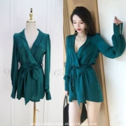 2018 mùa thu mới quý cô V-cổ thắt lưng eo đèn lồng dài tay lụa jumpsuit mảnh quần short