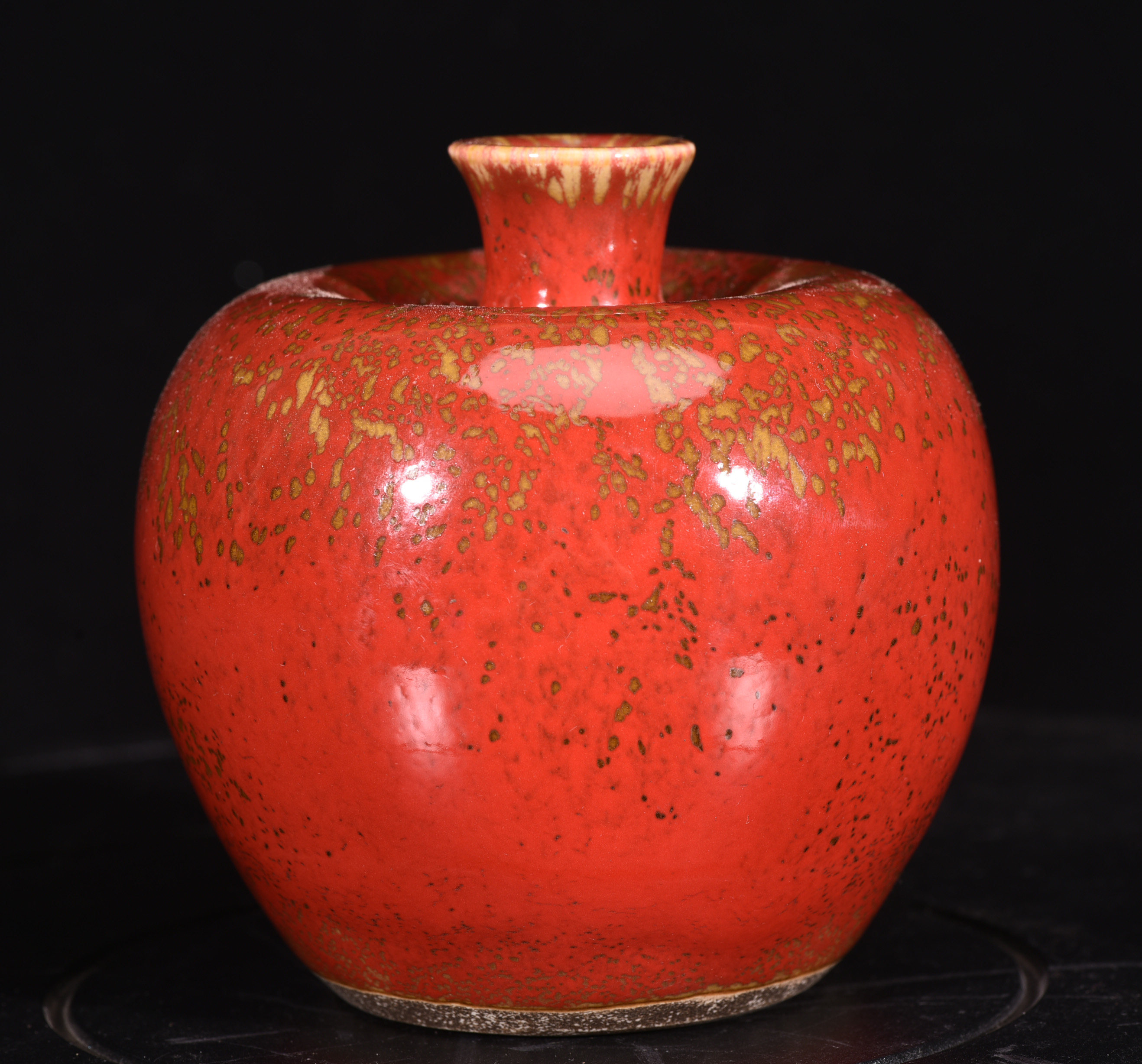 大清雍正年制窑变红釉苹果尊石榴尊