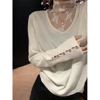 V-Neck Lace Spliced Wool Pullover Sweater for Women 2025 Winter New Style Elegant Slimming Soft Wool Knitwear