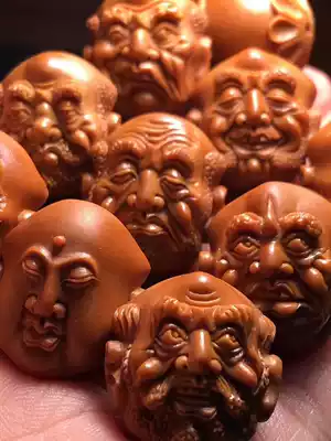 Nuclear carving fan Su Gong famous Zhang Yue, double-faced eighteen arhans handmade olive core