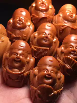 Pure handmade olive nuclear carving hand string Su Gong masters' work landlord Wealth God Sanhua old oil nuclear carving color Ruddy