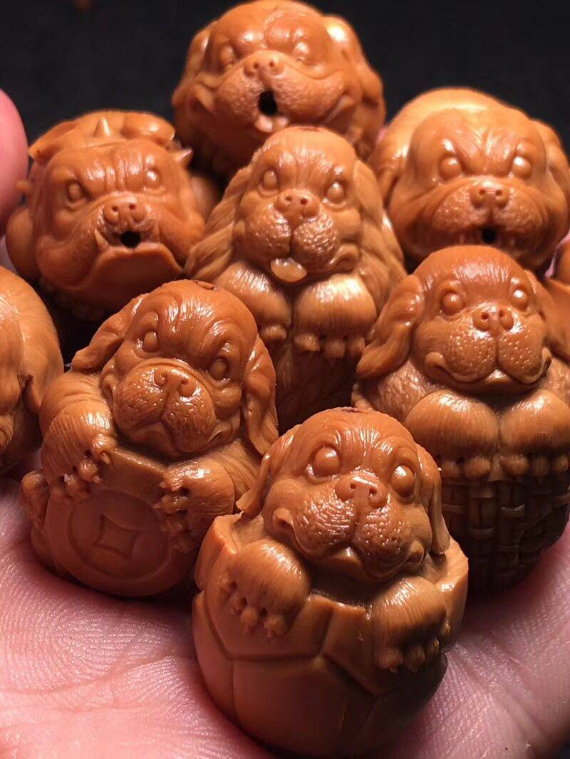 Su Gong pure manual nuclear carving master this work vertical carving boutique puppy olive core carving