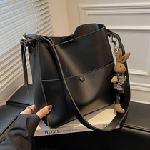 Bag women 2022 new high-quality large-capacity foreign temperament niche ins one-shoulder messenger commuter bucket bag