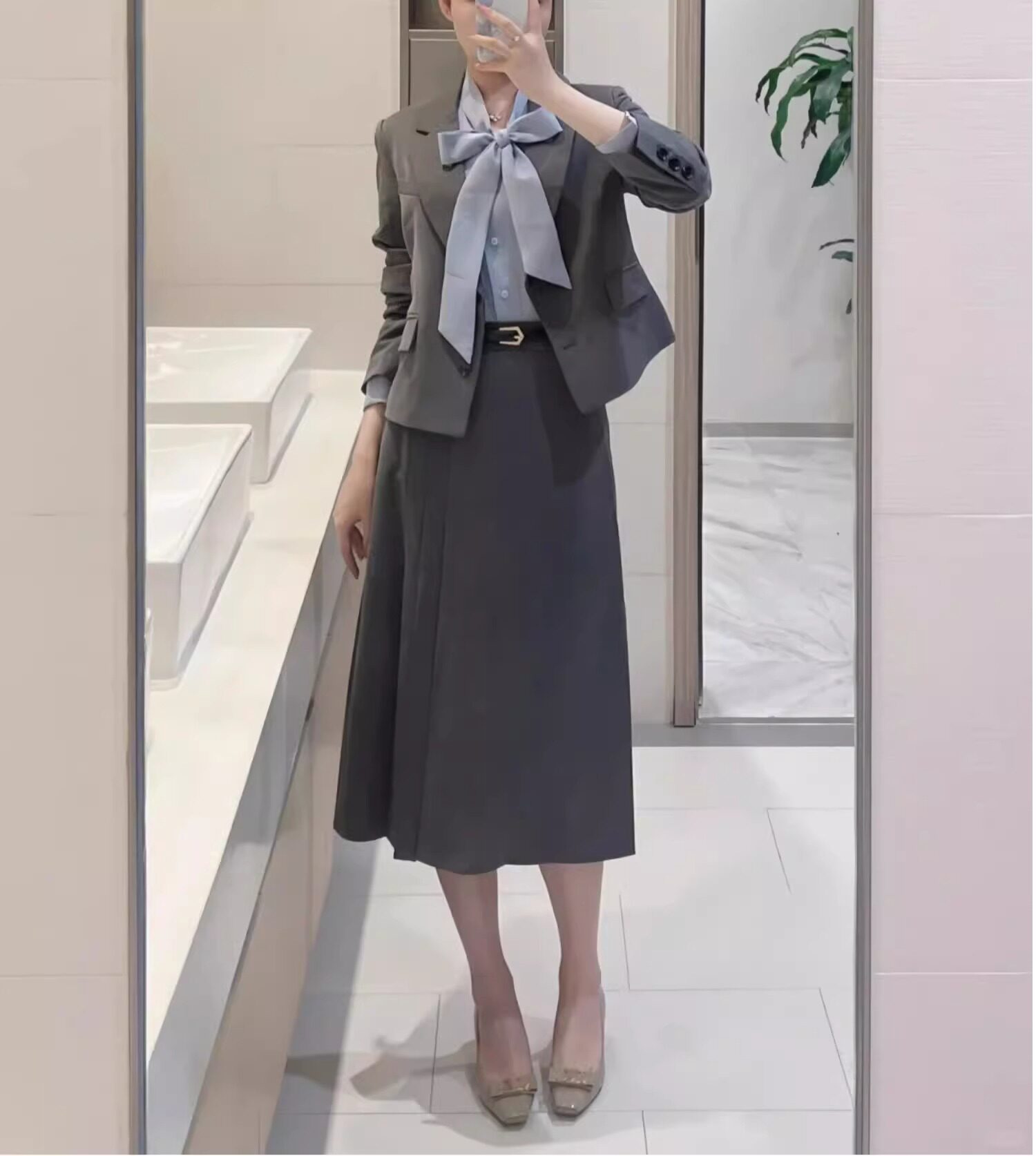Early Spring Outfit for Petite Women to Look Younger, a Complete Set of Work Attire, Interview Suit for College Students, Blazer and Skirt Professional Suit — تصویر 1