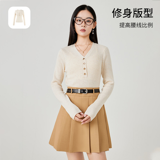 Qiushui Yiren ເສື້ອກັນໜາວສີດຳລຸ່ມສຸດ sweater ພາກຮຽນ spring 2024 ຮູບແບບແມ່ຍິງໃຫມ່ temperament ພາຍໃນຄໍ V ເສື້ອ sweater ເທິງ