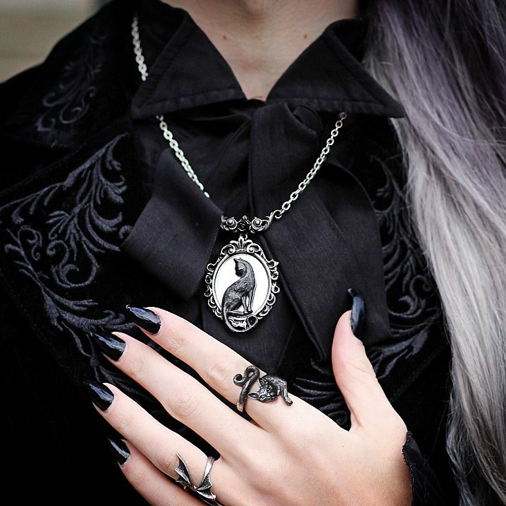 Alchemy Gothic P895 Feline Felicity Black Cat Rose Mirror Gothic Portrait Necklace
