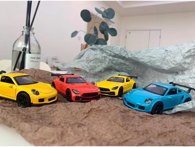 Handsome Gas Three Doors Simulation Sports Car Model Back Force Car Soundable Alloy Toy Car R32