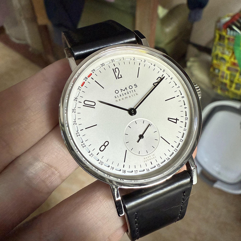 Nomos Simple and Elegant Series 180 Ring Calendar Men's Mechanical Watch Sapphire Glass