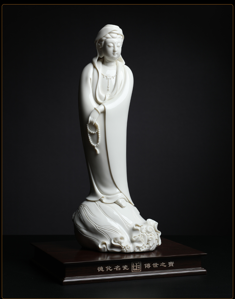 Yutang dai dehua white porcelain zhi - yong wu statues of Buddha enshrined that occupy the home furnishing articles 18 inches beads of kannon vertical load