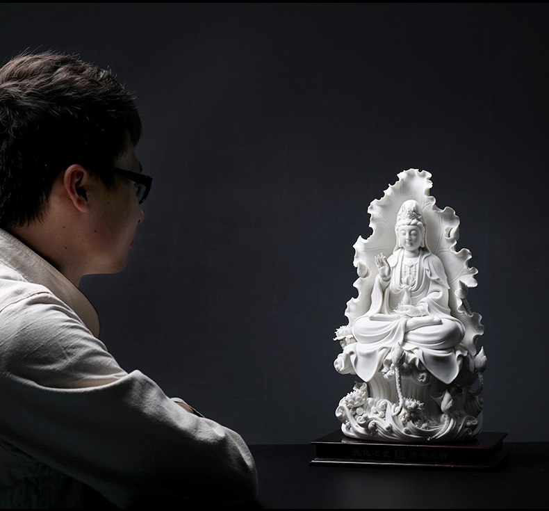 Yutang dai dehua ceramic Buddha crafts master Liu Mingzhi hand to sign for collection at the provincial level nine lotus guanyin