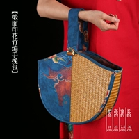 Ручка из атласного бамбукового плетения (можно стирать).