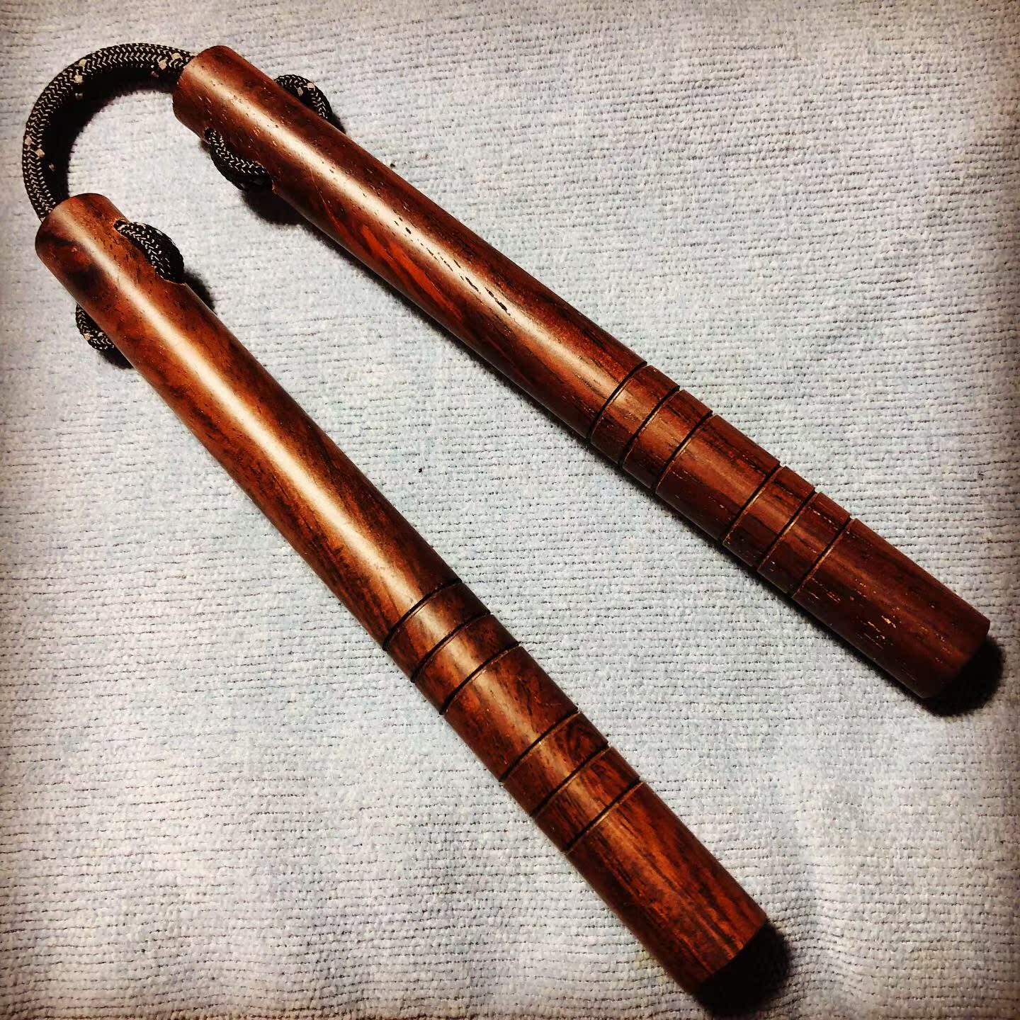 12cm Sandalwood Mini Nunchaku Solid Wood Nunchaku Finger Extreme Sports Accessories