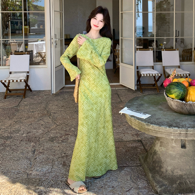 2026 Spring and Autumn New Korean Style French Retro Print Flared Sleeve Dress Women's Slim Fit Mid-Length Skirt