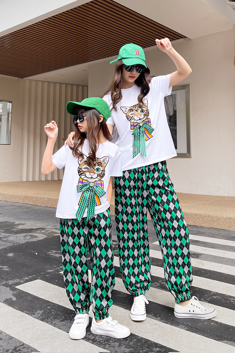 Frying Street Maternal and Women's Fashion Sleeve Green Glue Short Sleeved Parents and Child Embroidery Cartoon Ocean Two-piece Summer Suite