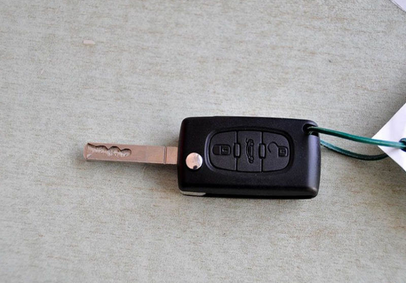 Suitable for Peugeot 508207308407408Rcz Silicone Key Bag Car Remote Control Protective Cover Anti-Slip