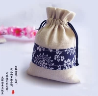 Синяя и белая сумка, обязательно нужно