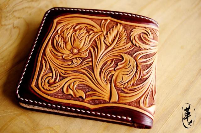 Leather wine red Tang grass carved short clip Leather carved short clip wallet Handmade Italian vegetable tanned wallet