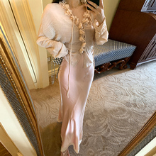 Yang Lengleng Lengleng Glass Satin Pink Half Skirt for Women's 2024 Spring and Autumn New Style Mid length Fishtail Skirt