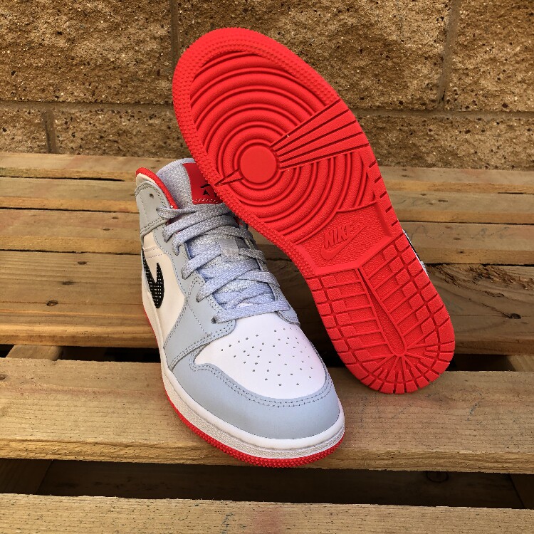 Jordan 1 Mid Half Blue Polka Dot Swoosh (GS) MID-TOP BASKETBALL SHOE 555112-400 | eBay