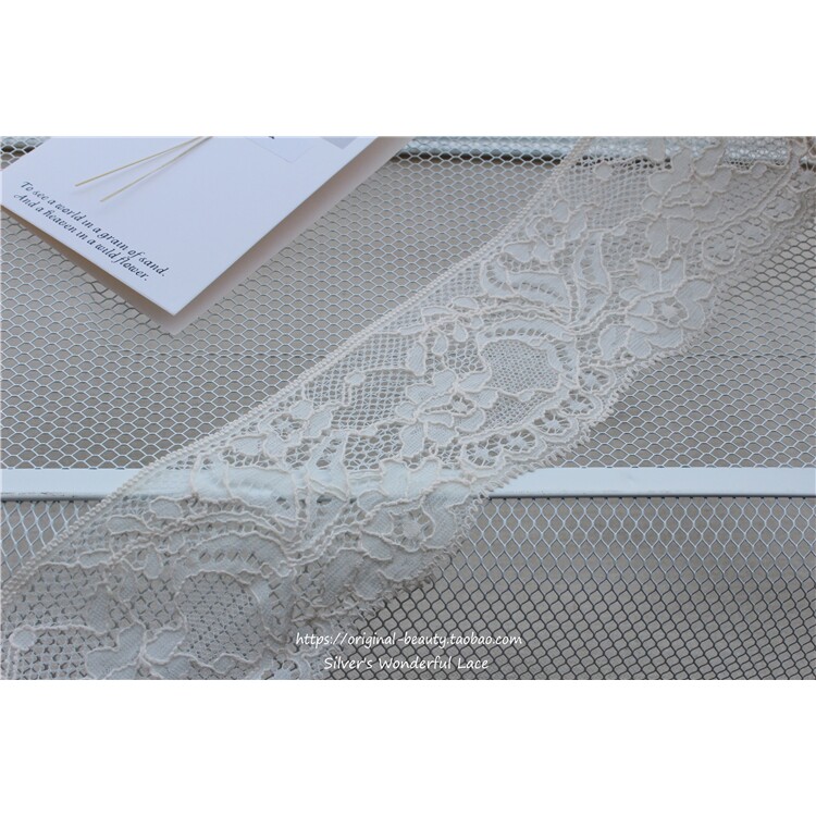 Japan imports Zakka vintage texture graceful rice dress DIY hand - hand lace handheld handbook accessories