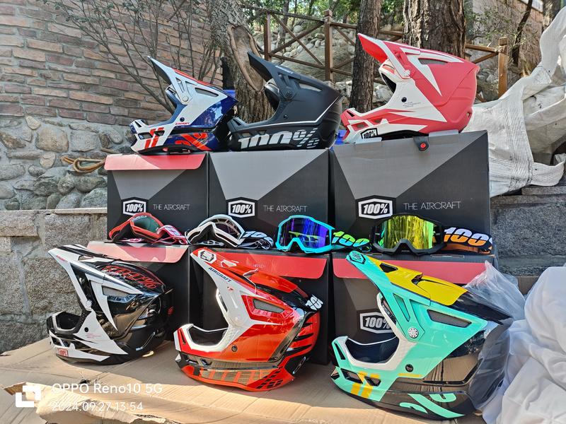 100% Downhill Helmet, Suitable for Forest Trails, Off-Road, and Caving. Good Helmet ​ ​