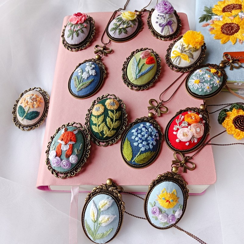 diy hand embroidered necklace sweater necklace with brooch retro material bag finished products send bestie lins wind cross-border overseas purchase