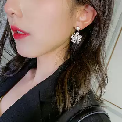 Korean exquisite ear needle 2021 New Tide asymmetric earrings high-grade flower earrings exaggerated earrings Silver Needle