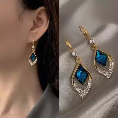 Korean earrings female 2021 summer New temperament niche design sense advanced light luxury retro earrings tide