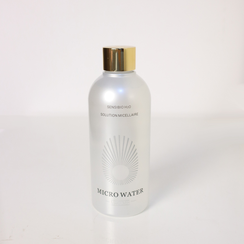 MAKEOVER MAKEOVER Multi-Effect Cleansing Lotion Gently Removes Makeup and Cleans