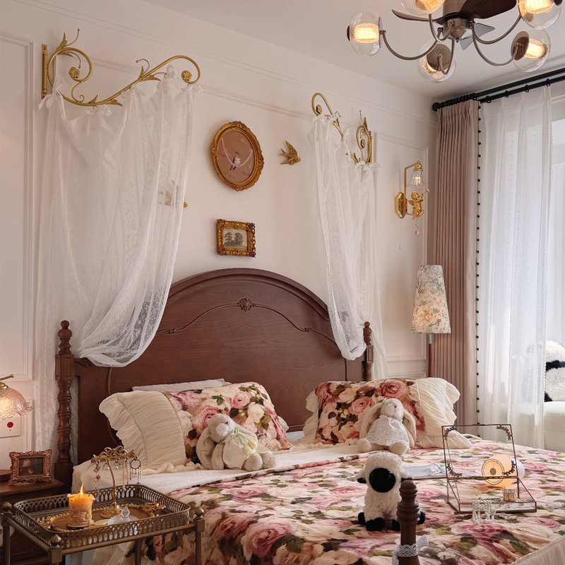 Original Brass-Colored Wrought Iron Vine-Shaped Rotating Bed Canopy Frame, Curtain Rack, Door Curtain, Lace Decoration for Bedroom Background Original Brass-Colored Wrought Iron Vine-Shaped Rotating Bed Canopy Frame, Curtain Rack, Door Curtain, Lace Decoration for Bedroom Background
