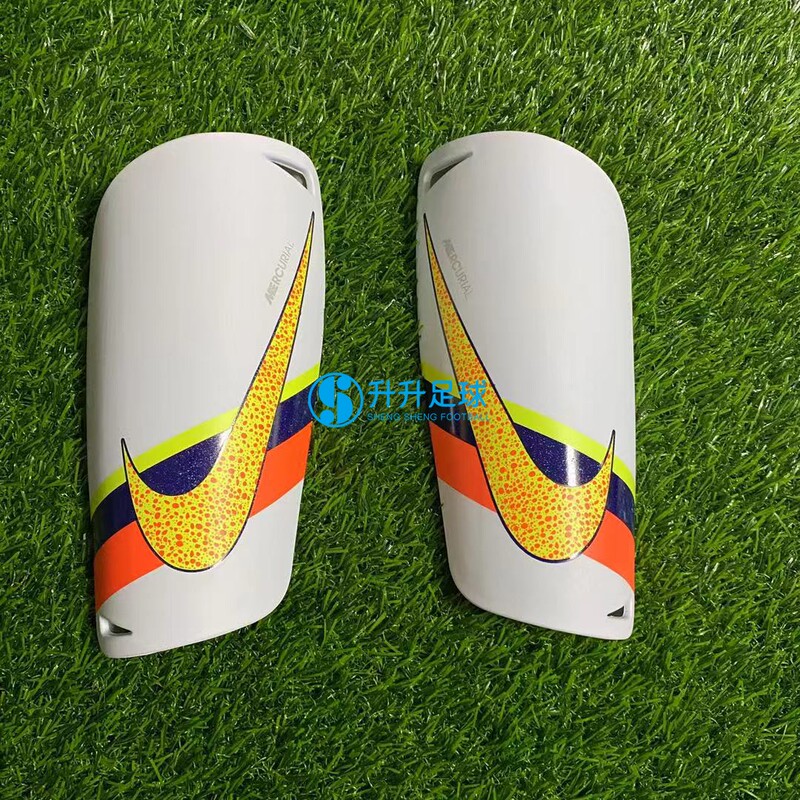 Nike Cristiano Ronaldo Assassin Cr7 Football Game Shin Guards with Sheath Sp2073-187 Sp0240-184 Nike Cristiano Ronaldo Assassin Cr7 Football Game Shin Guards with Sheath Sp2073-187 Sp0240-184