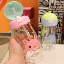  Summer new childrens kindergarten men and women baby drop-resistant plastic straw cup cartoon cute drinking milk cup