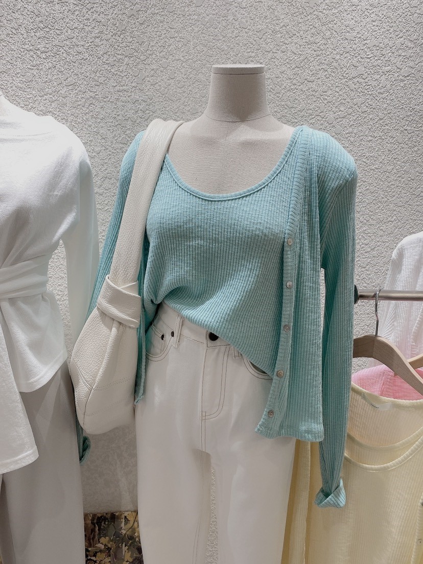 8 2022 0411 South Korea Dongdaemun Staple Clothing Area 1561121 Straight Mail Trend Sentiment Brevity