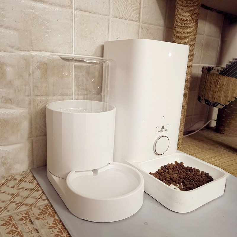 Kitty water dispenser Pet automatic feeding machine dog feeding water and water basin cat water bowl flow without inserting electric cat